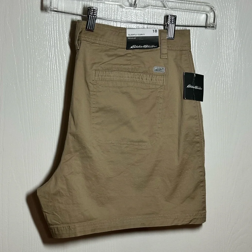Eddie Bauer Womens Aspire Chino Shorts in Light Khaki